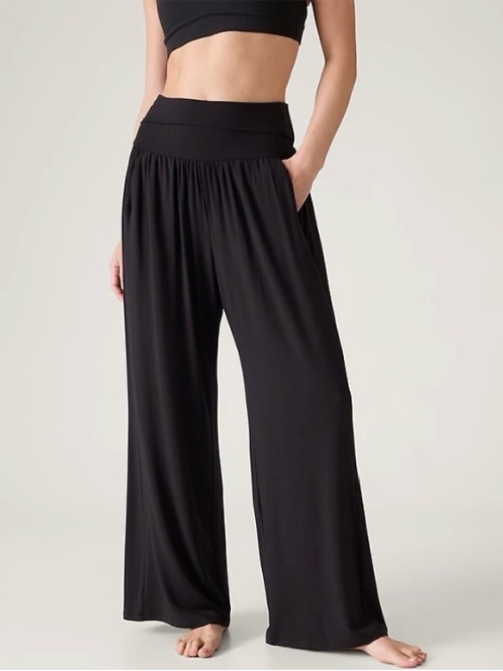 Athleta Studio Wide Leg Pants in black size Medium